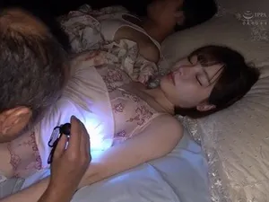 Nhìn thằng bạn đụ vợ mà sót hết cả buồi