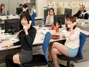 [Hải Lang Đàm Hoa] Tọa lạc tại Trường Sa, 2800 nhân dân tệ đặt lịch hẹn trực tuyến với nữ thần, một cô gái xinh đẹp với làn da băng giá và xương ngọc, nằm trên mặt đất, rừng đen đầy nước cầu xin được đưa vào, cực khoái sau cực khoái...