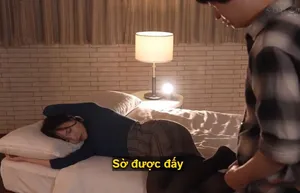 Chủ nợ vào tận nhà đòi, ông xã bất lực nhìn vợ yêu và con gái bị địt